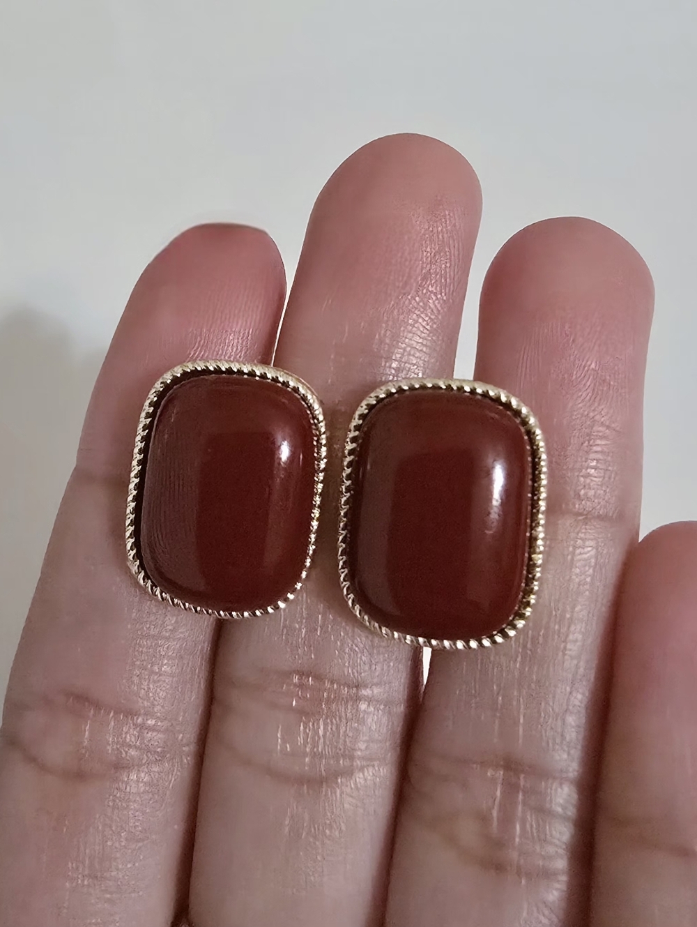 Earrings‎